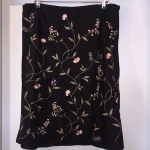 Women’s Skirt Black Floral Embroidered Plus Sz 20W